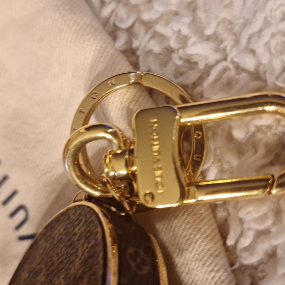 Louis Vuitton MonogramVisit Porte-Clé Boîte Chapeau Bag. - Picture 8 of 11